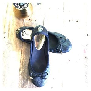 COPY - MICHAEL KORS Black Flats Sz 6